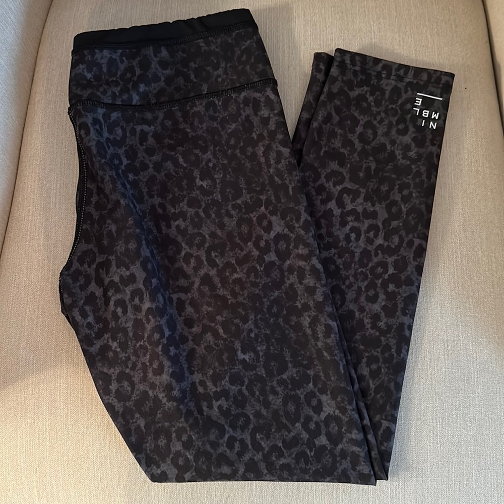 Black/Grey Leopard Nimble Leggings, Medium (8)